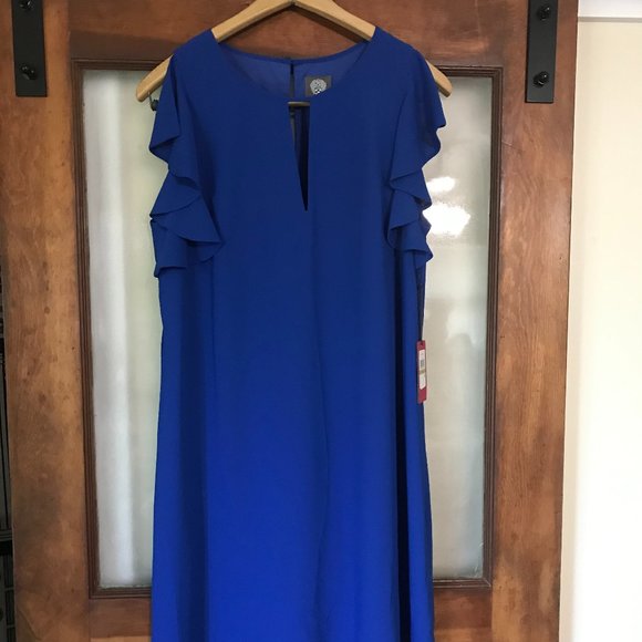 Vince Camuto Dresses & Skirts - NWT Vince Camuto Keyhole Chiffon Float Dress